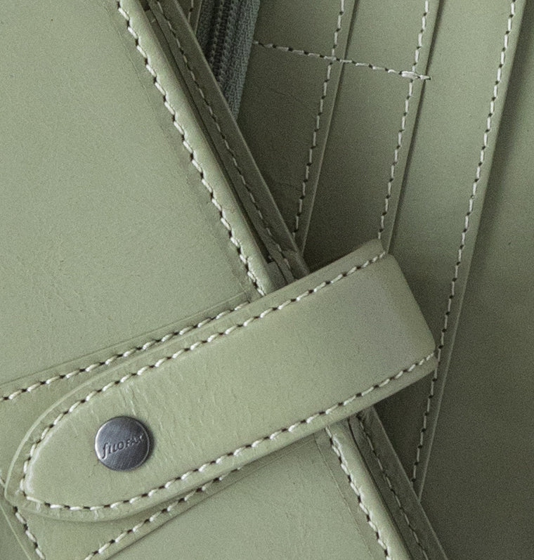 Malden Personal Leather Organizer in Vetiver 022397