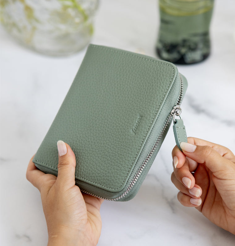 Norfolk Pocket Compact Zip Leather Organizer Sage